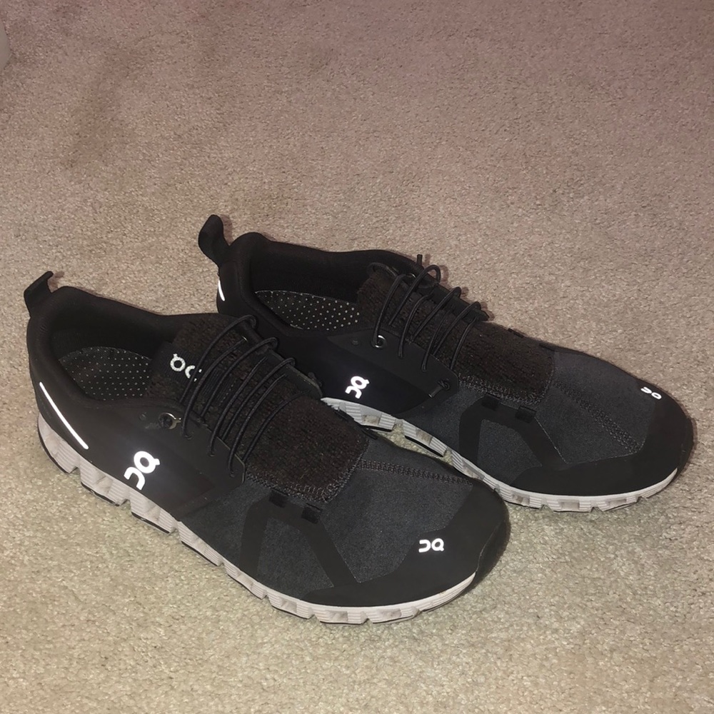 ON cloud terry women’s 9.5 running shoes